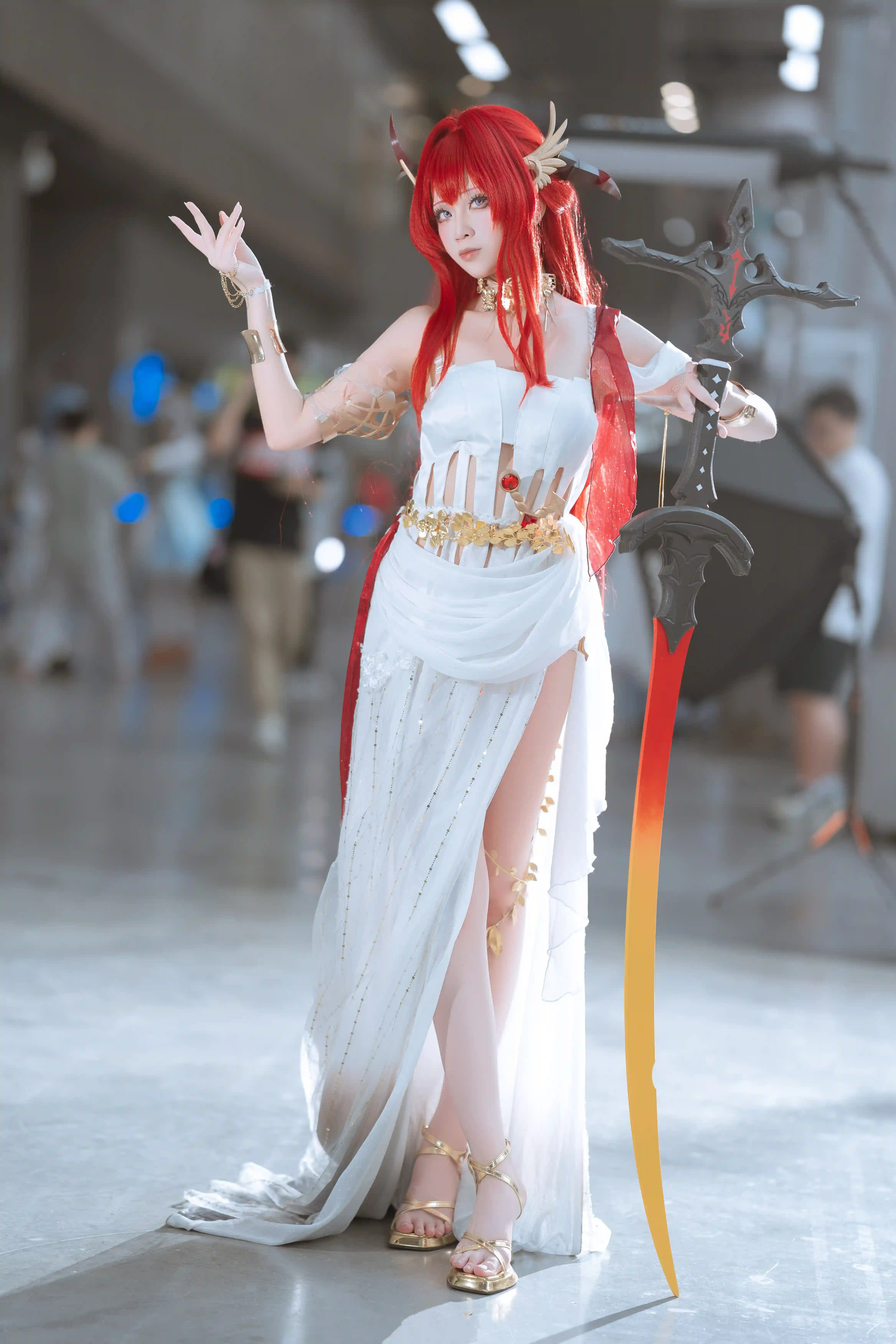 图片[7]-二次元COS分享[COSplay]明日方 舟史尔特尔-白裙红妆，尽显英气-二次元COS分享次元吧