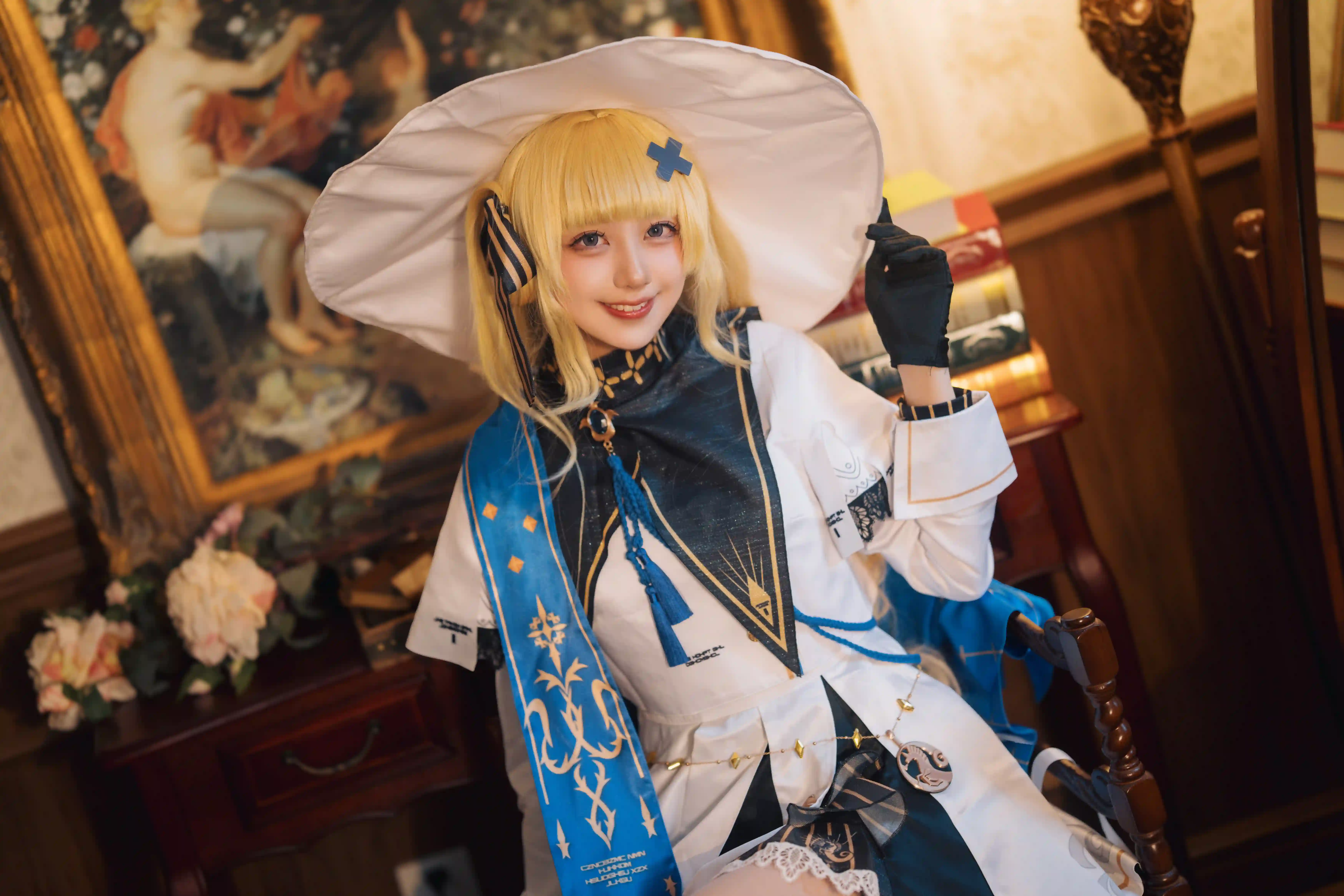 图片[1]-二次元COS分享[COSplay]鸣潮 菲比 在复古空间，还原优雅魔导士风姿-二次元COS分享次元吧