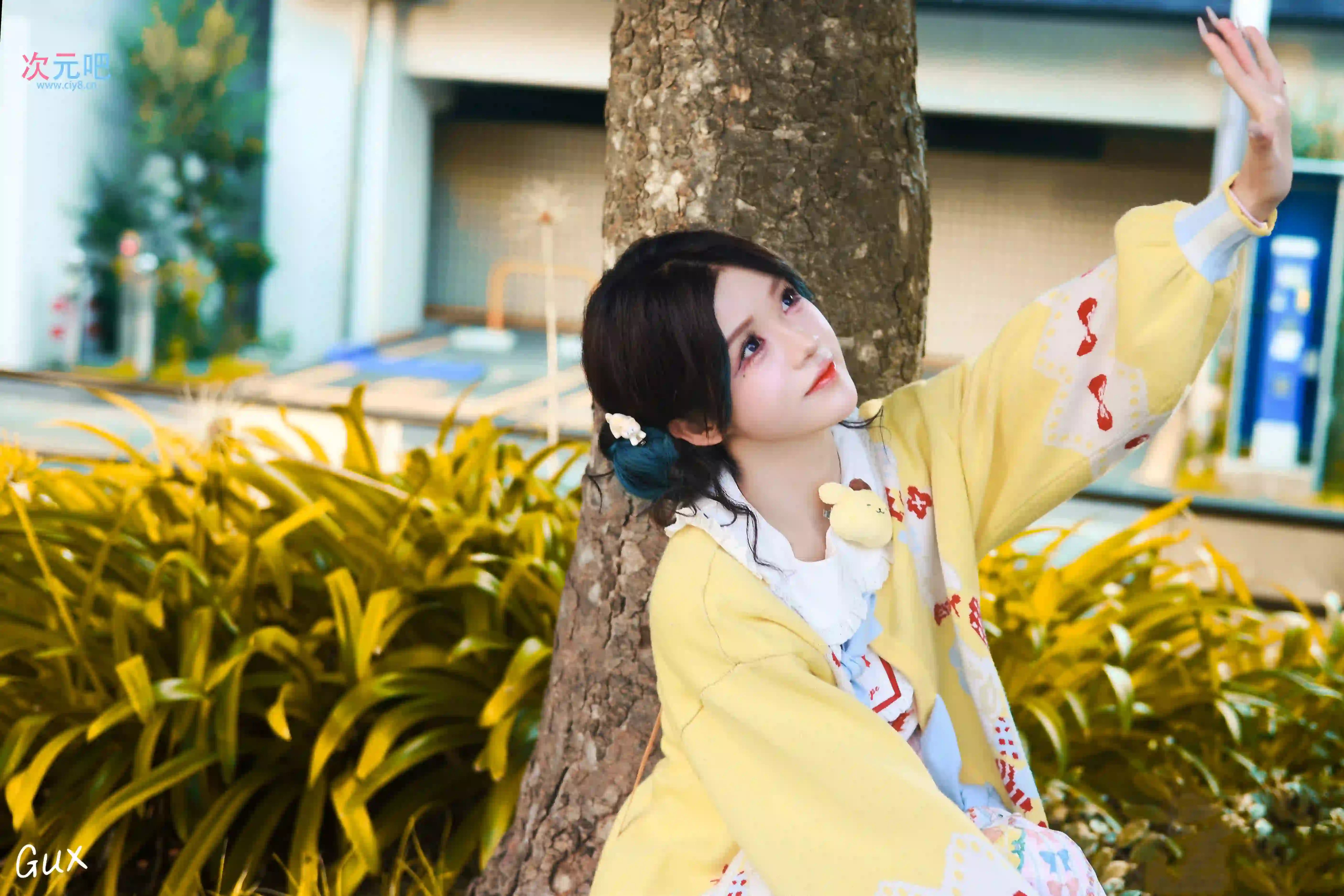 图片[4]-二次元COS分享树影下，穿可爱风服饰的少女流露清甜气息-二次元COS分享次元吧