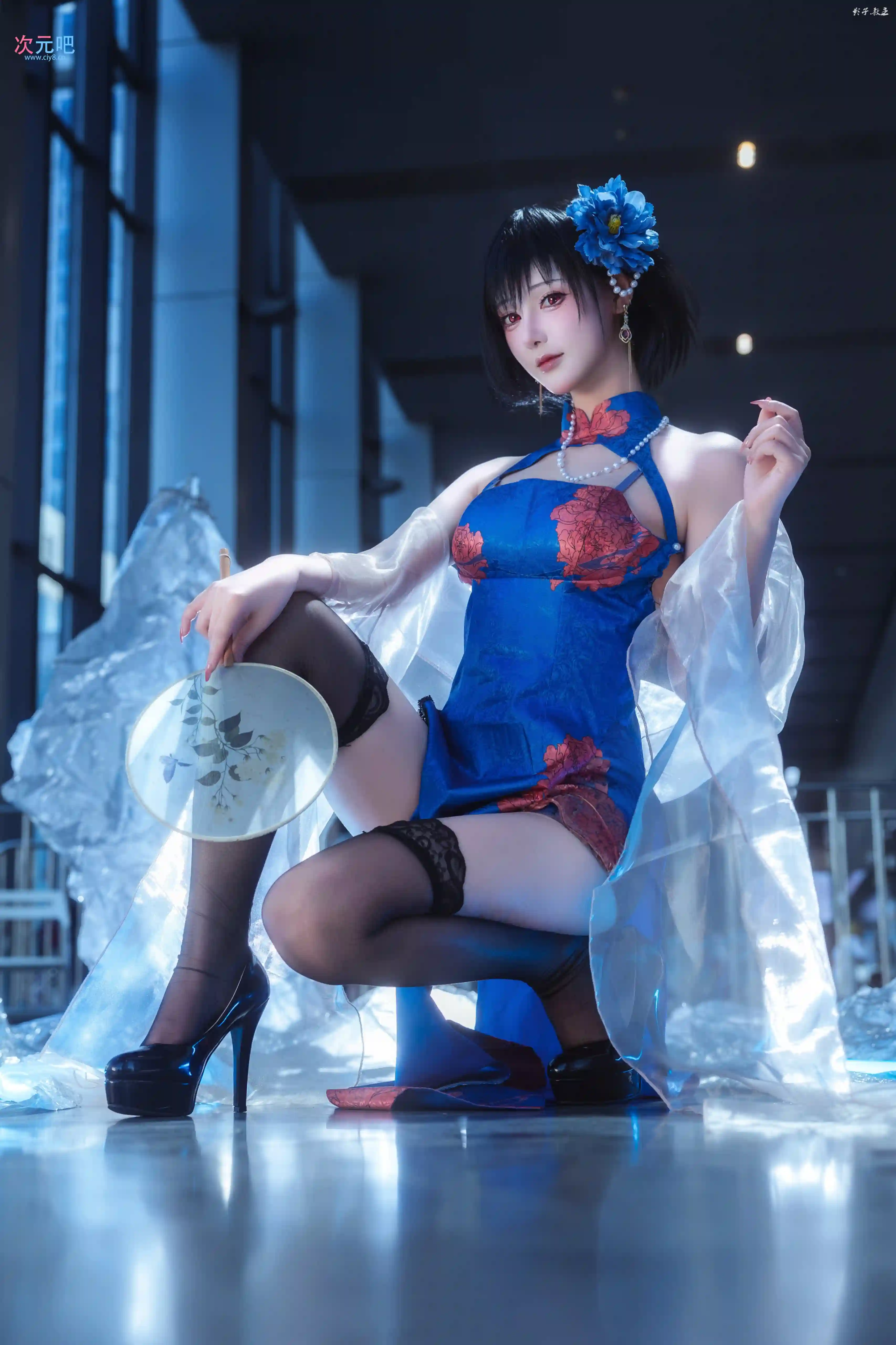 图片[9]-二次元COS分享[COSplay]碧蓝航线 建武 身着蓝底红花旗袍，手持团扇，尽显优雅妩媚 。-二次元COS分享次元吧