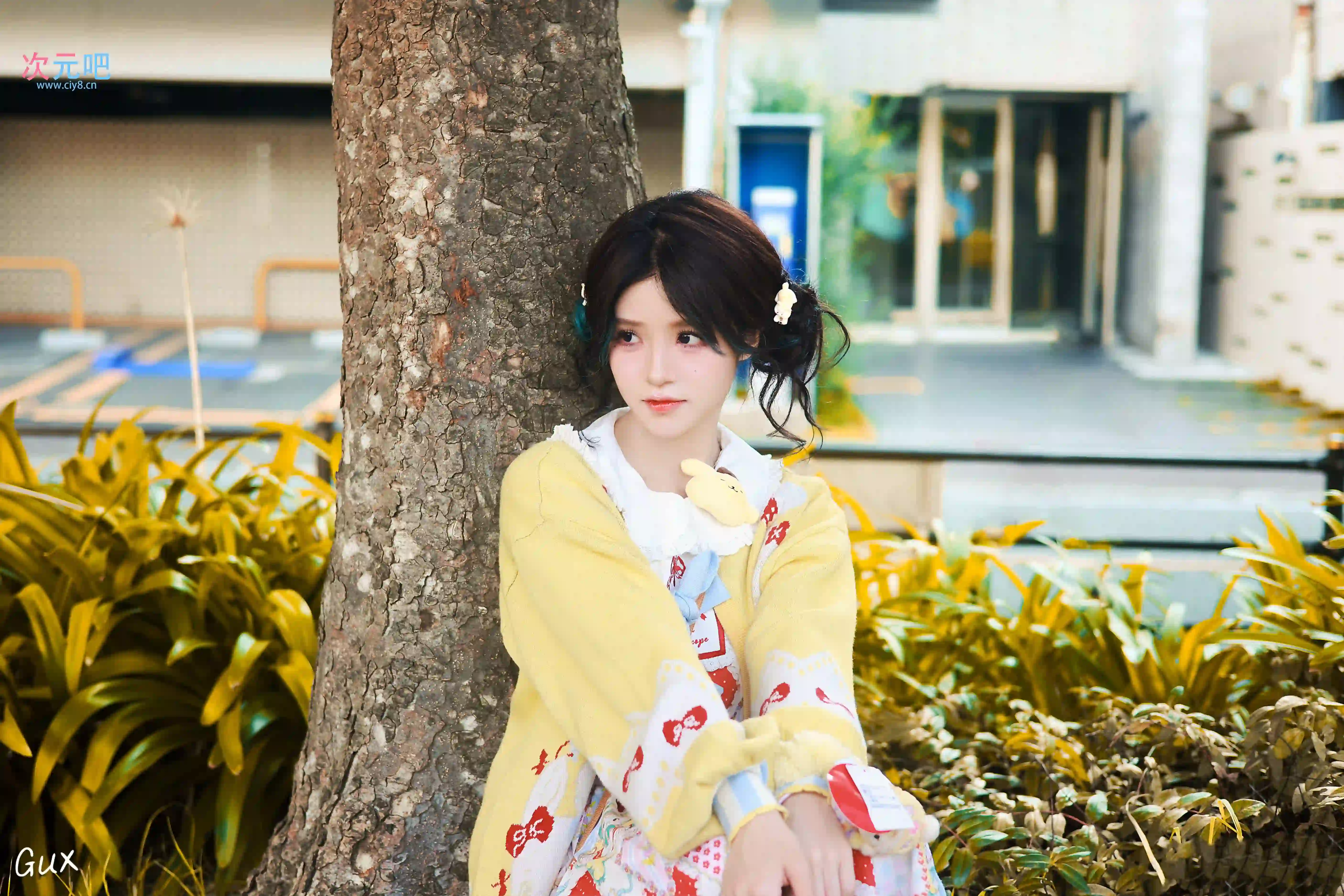 图片[2]-二次元COS分享树影下，穿可爱风服饰的少女流露清甜气息-二次元COS分享次元吧