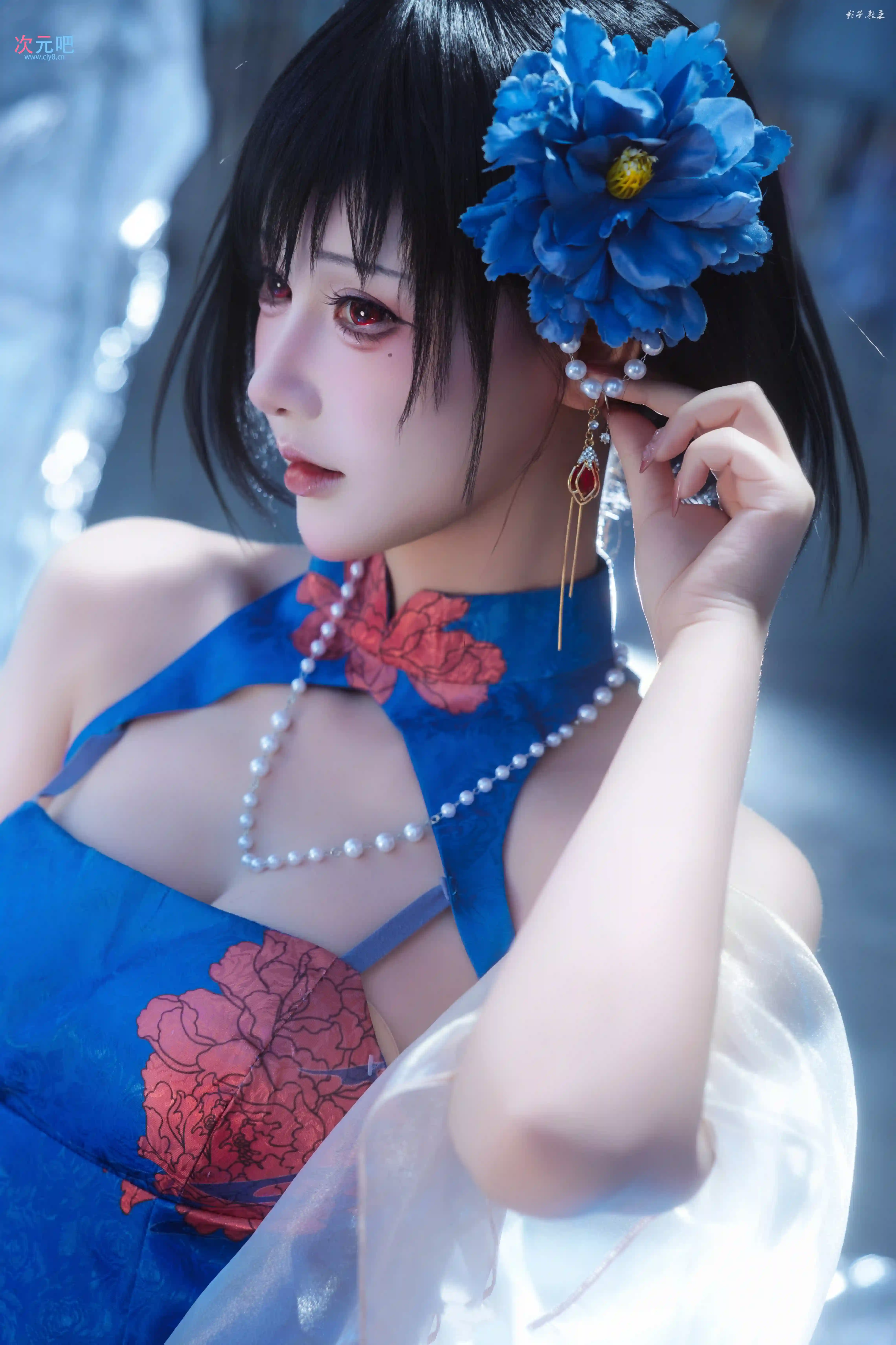 图片[4]-二次元COS分享[COSplay]碧蓝航线 建武 身着蓝底红花旗袍，手持团扇，尽显优雅妩媚 。-二次元COS分享次元吧