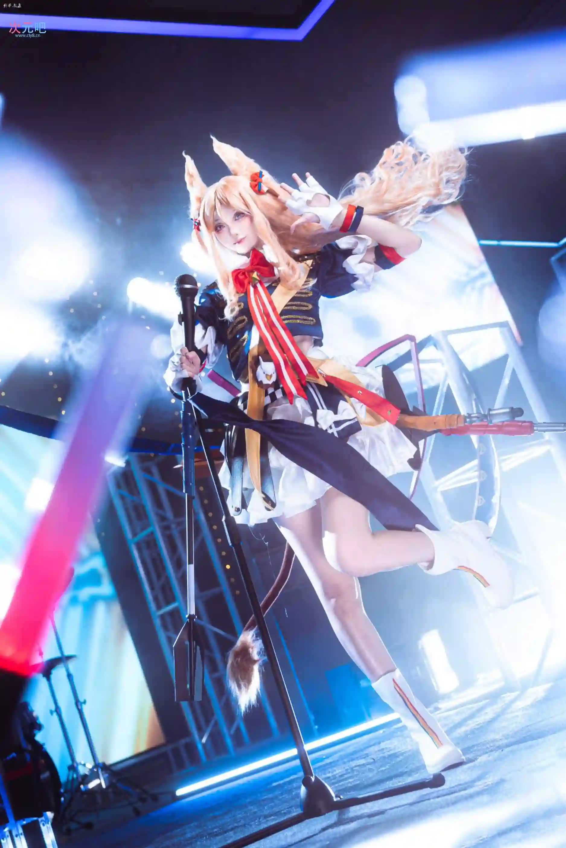 图片[18]-二次元COS分享[COSplay]登台献艺的修士偶像席德佳，此刻正在用最潮流的演唱方式歌颂兰登。-二次元COS分享次元吧