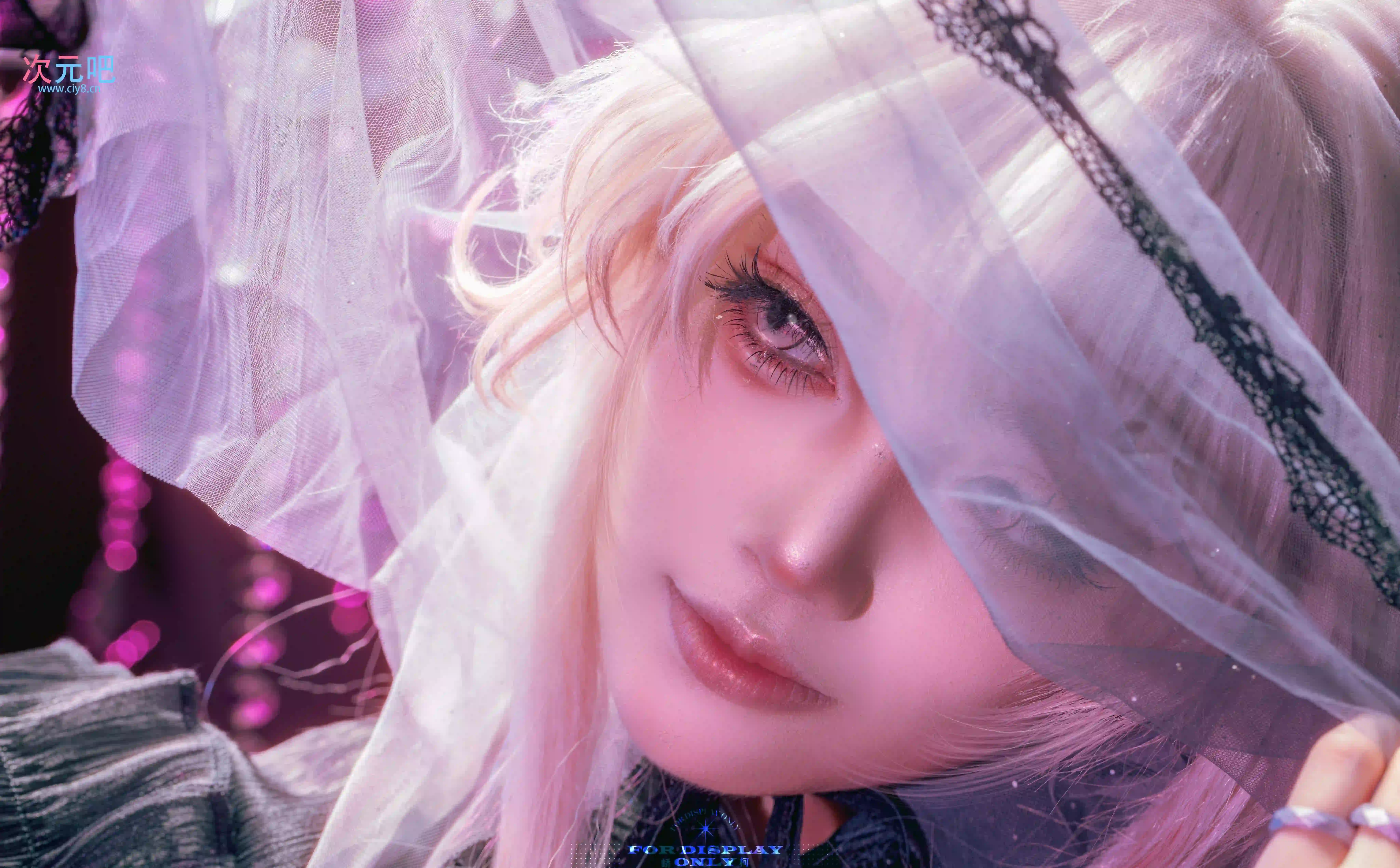 图片[1]-二次元COS分享[COSplay]特蕾西斯捶响房门，特蕾西娅放下了剪刀。打开门发现，傍晚下起了暴雨。-二次元COS分享次元吧