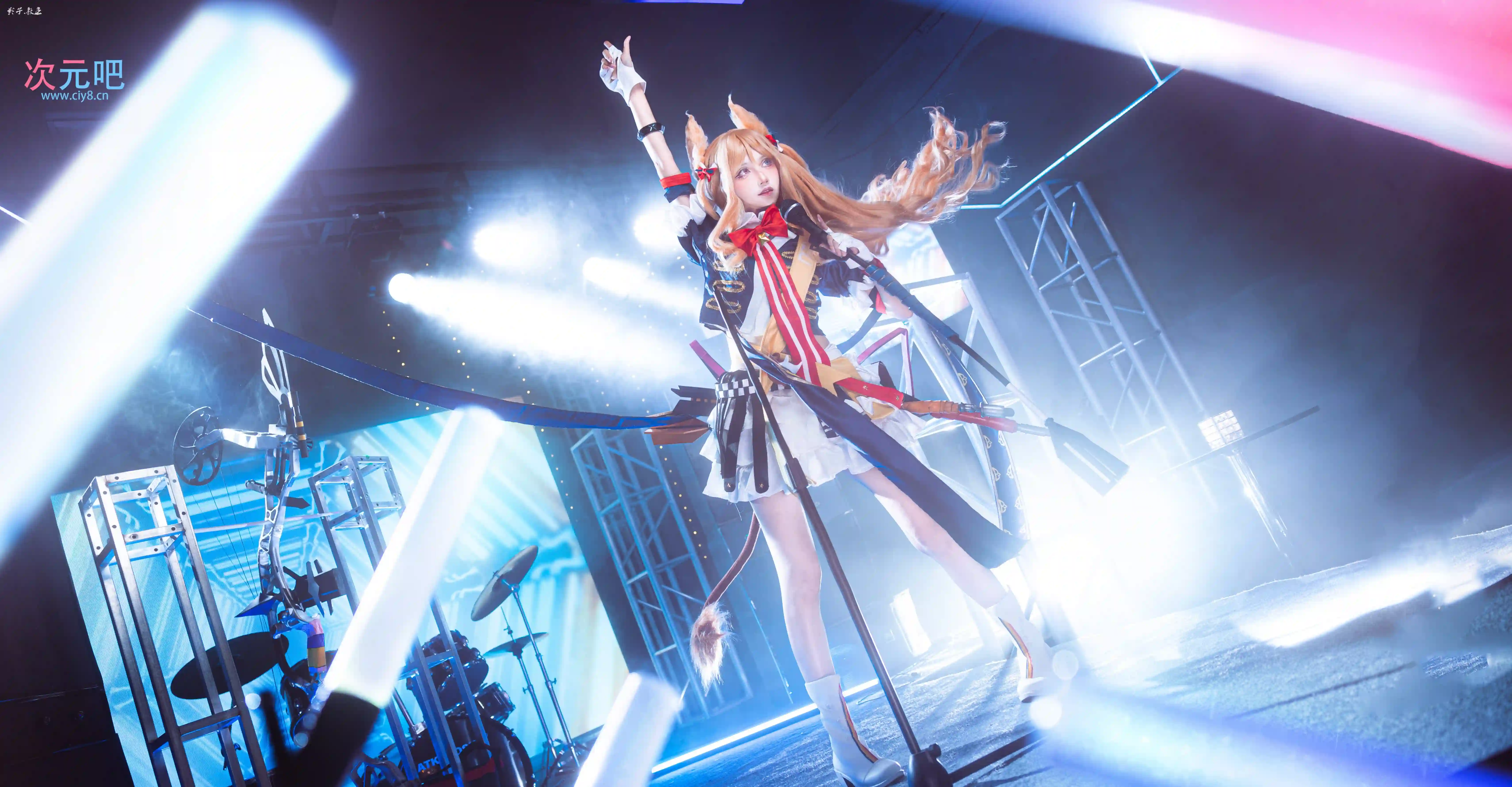 图片[1]-二次元COS分享[COSplay]登台献艺的修士偶像席德佳，此刻正在用最潮流的演唱方式歌颂兰登。-二次元COS分享次元吧